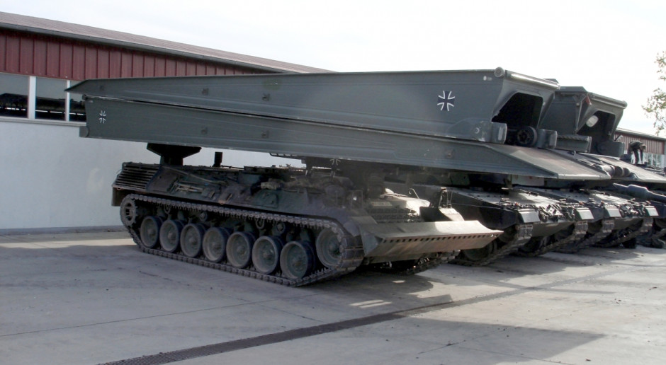 Niemcy przekażą Ukrainie 16 czołgów mostowych Biber