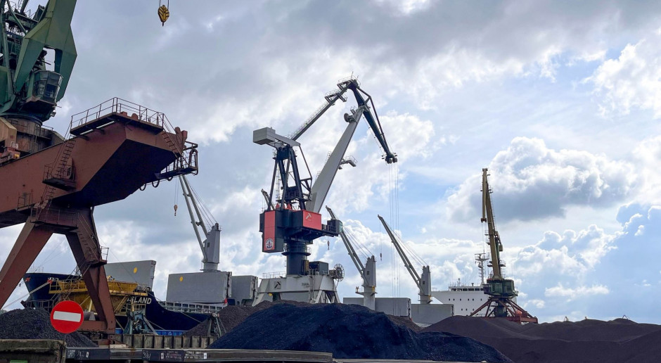PGE załaduje węgiel na ciężarówki. Kolej nie wystarcza
