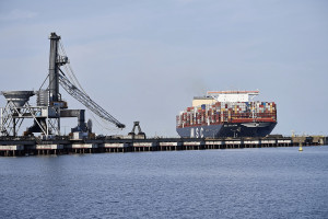 Polskie porty dozbrajają się na rosnące przeładunki. To surowcowe okno na świat
