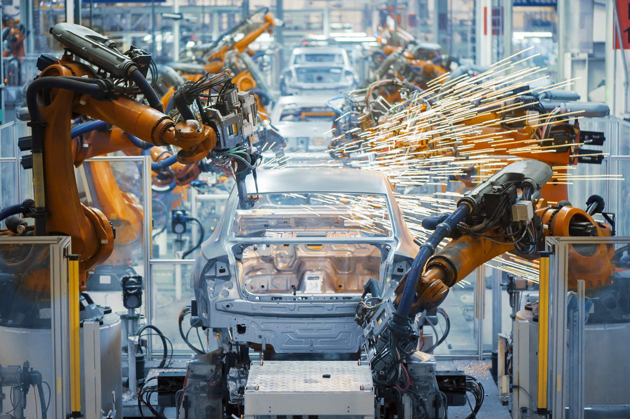Robotyzacja to tak naprawdę wstęp do Przemysłu 4.0. W tej dziedzinie widać postęp, ale od europejskiej czołówki dzieli nas spory dystans. (fot. Shutterstock).