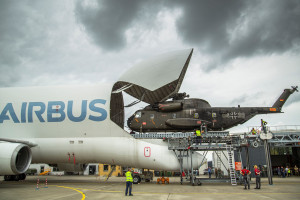 Airbus testuje system załadunku ponadgabarytowych ładunków wojskowych