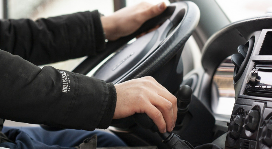 Sondaż: Ponad połowa ankietowanych popiera zaostrzenie kar wobec kierowców