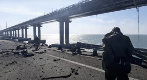 Ekspert: Uszkodzenie mostu wymaga kilka ciężarówek materiałów wybuchowych
