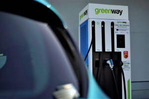 Obecnie w sieci GreenWay znajduje się 600 publicznych stacji ładowania aut elektrycznych , z czego w Polsce 440.