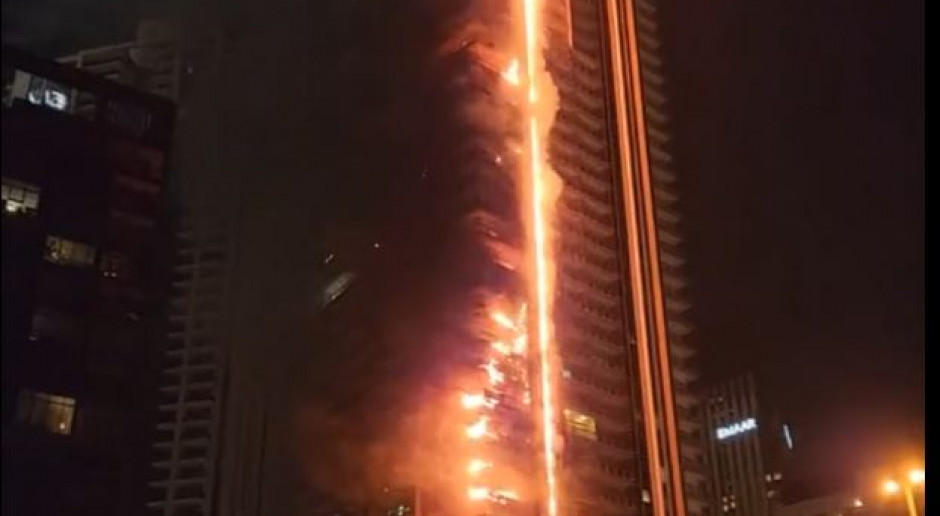 Efektowny pożar wysokościowca w Dubaju