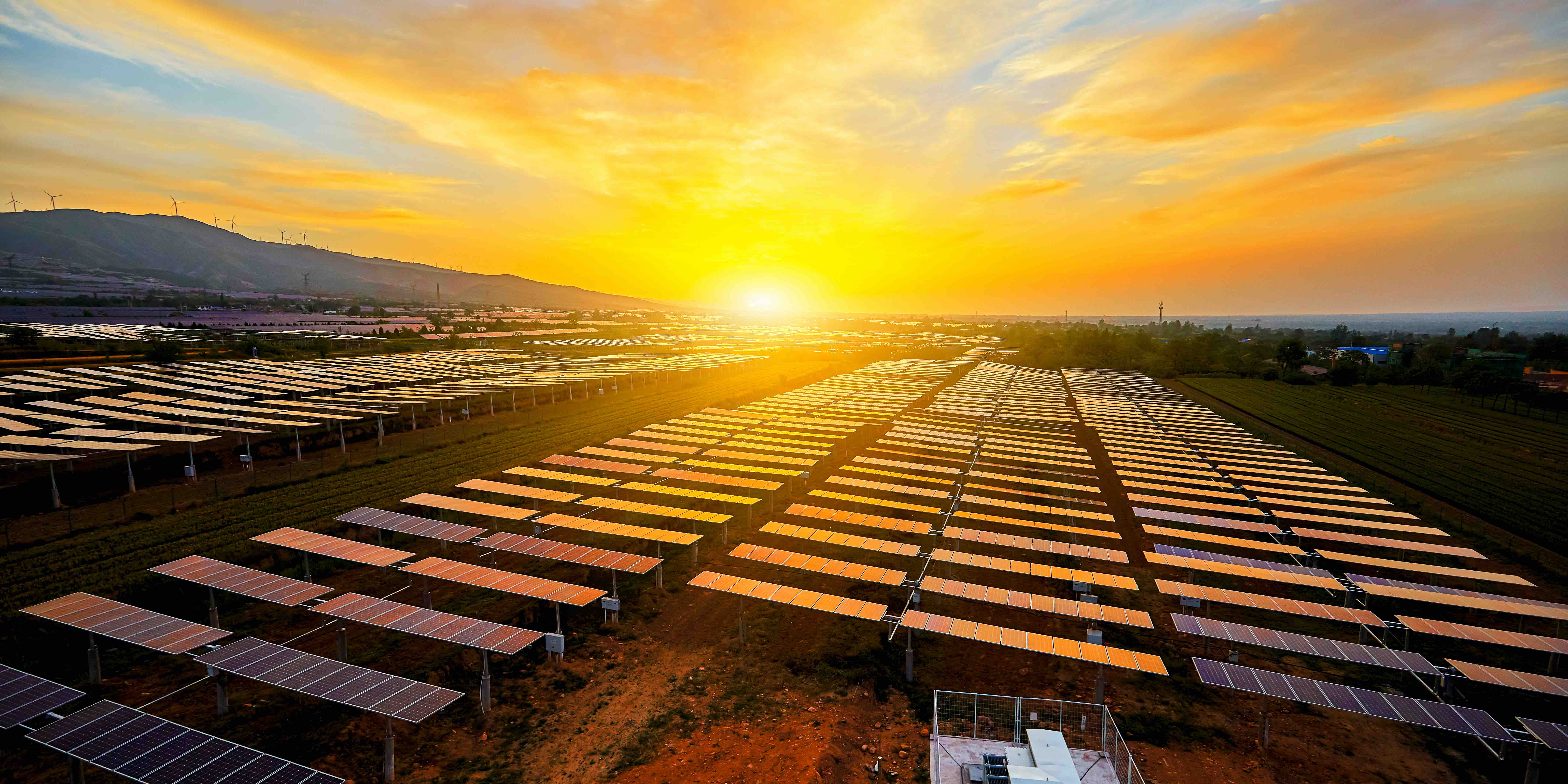 Inwestycje w zieloną energię pozwolą zachować polskiemu przemysłowi konkurencyjność na unijnych rynkach (fot. Shutterstock)