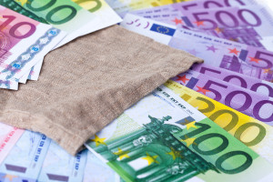 Według szefa Prawa i Sprawiedliwości "wprowadzenie euro opłacało się Niemcom, Holandii, może po części Austrii.