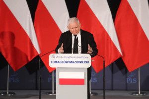Prezes Prawa i Sprawiedliwości Jarosław Kaczyński podczas spotkania z mieszkańcami w Powiatowym Centrum Animacji Społecznej w Tomaszowie Mazowieckim.