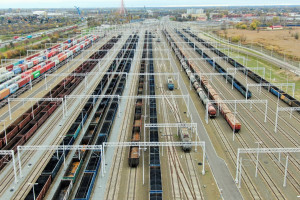 W ramach projektu „Poprawa infrastruktury kolejowego dostępu do portu Gdańsk” m.in. zbudowano i zelektryfikowano prawie 70 km torów
