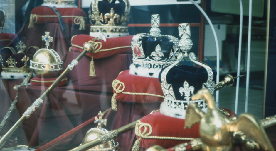 Korona używana do koronacji jest dopasowywana do głowy Karola III