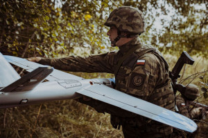 I slutten av september holdt Training Centre for the Territorial Defense Forces en opplæring for operatører av WARMATE Loitering Munition System.  Så langt har over et dusin soldater fra ulike territorialforsvarsbrigader fra hele landet deltatt på kurset.