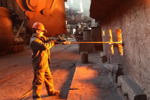 Ukraińskie zakłady ArcelorMittal straciły aż trzy czwarte produkcji, ale pracują