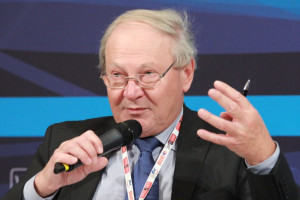 Prof. Władysław Mielczarski nawołuje do zmian w polityce energetycznej Polski