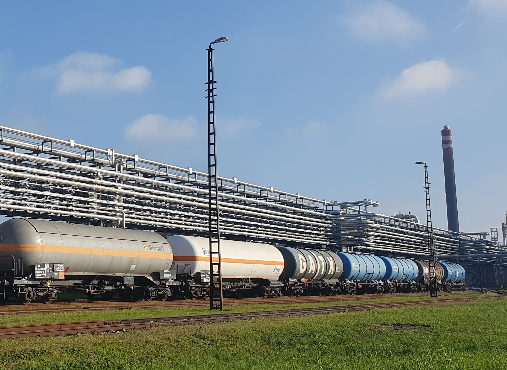 Wiele firm w odpowiedzi na konieczność zmiany kierunków dostaw musiała zainwestować w logistykę. Fot. PTWP