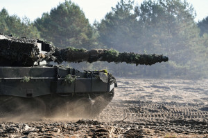 Leopard 2A4 stridsvogner dro til Ukraina