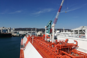 Niezwykły statek przypływa do terminala LNG w Świnoujściu