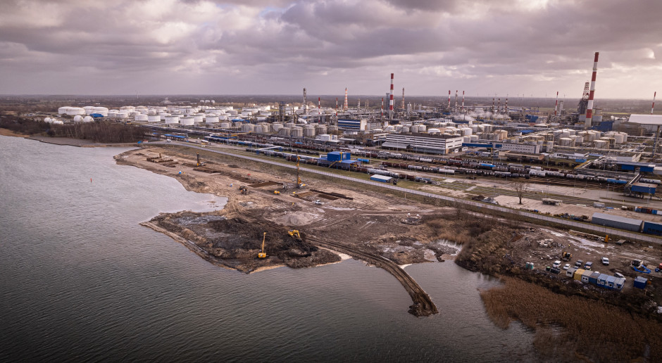 Tak przebiega budowa nowego terminala przy Rafinerii Gdańskiej [WIDEO]