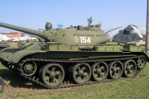 Rosjanie przerzucają na front zabytkowe czołgi T-54