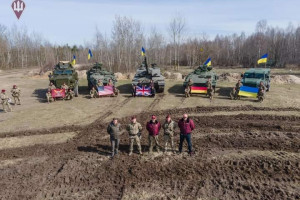 Na Ukrainę dotarły nowe czołgi z Zachodu. Nie są to Leopardy