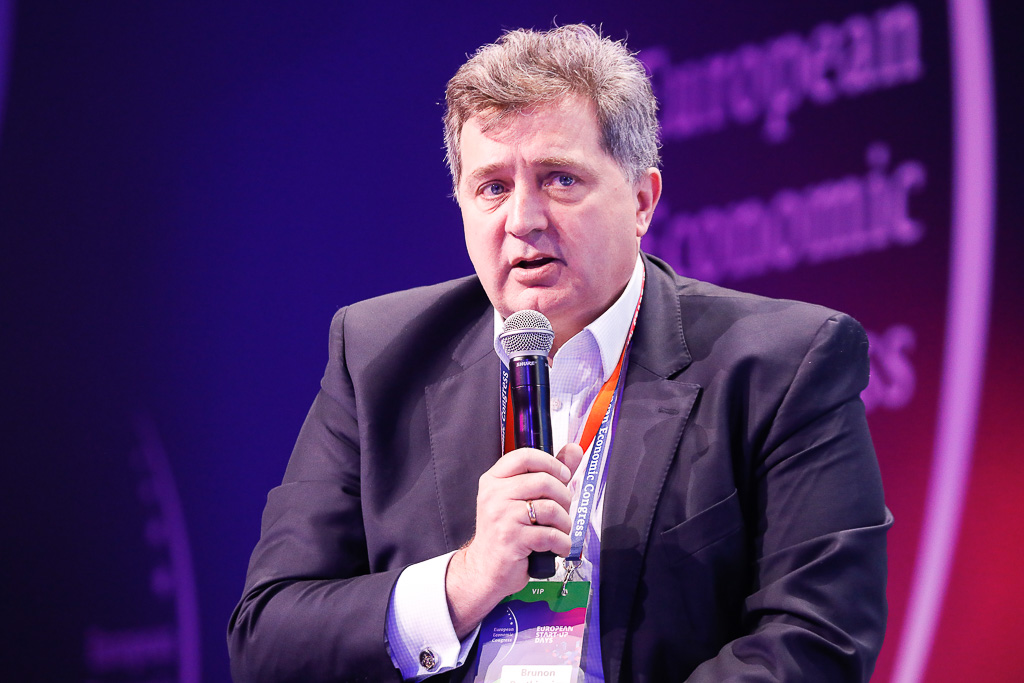 prawa kredytów frankowych pokonała tamę rozsądku i logiki. Mnie jest na pewno łatwiej o tym mówić, zawsze byłem przeciwnikiem kredytów frankowych i otwarcie o tym mówiłem, ale błąd został popełniony - mówi Brunon Bartkiewicz, szef ING BSK.