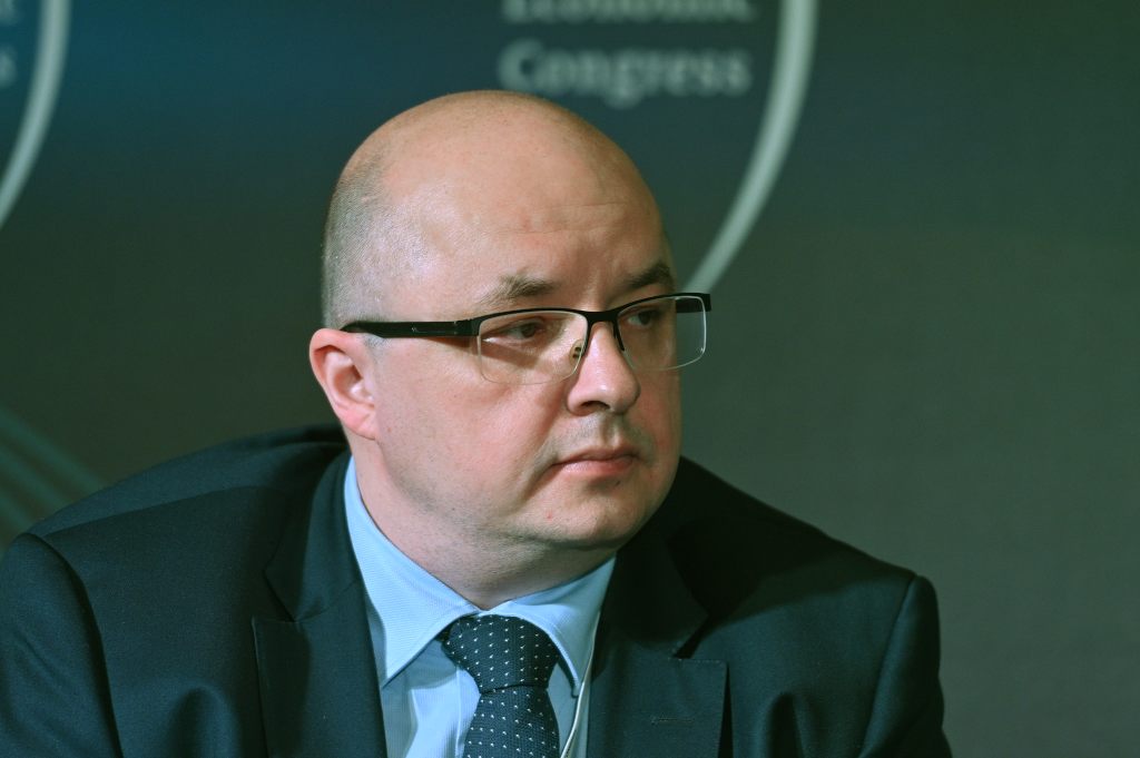 W średnim terminie sankcje mogą przynieść oczekiwane skutki i dlatego wskazane jest ich utrzymanie i pilnowanie prawidłowego ich przestrzegania - mówił Tomasz Dyrda, partner EY (Fot. PTWP)