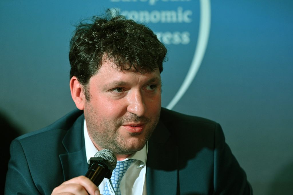 Marian Piecha, dyrektor generalny w Ministerstwie Przemysłu i Handlu Republiki Czeskiej powiedział, że firmy które od lat handlowały z Rosją, są dziś w bardzo trudnej sytuacji. Za dalszą współpracę grozi im odpowiedzialność karna, a bez niej mogą nie być w stanie utrzymać się na rynku. (Fot. PTWP)