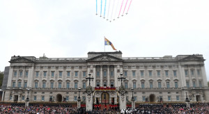 Przelot samolotów nad Pałacem Buckingham skrócony