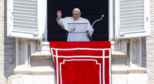 Papież: W maju odmawiajmy różaniec prosząc o dar pokoju