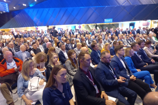 Debata o sztucznej inteligencji podczas XV Europejskiego Kongresu Gospodarczego przyciągnęła tłumy. Fot. PTWP