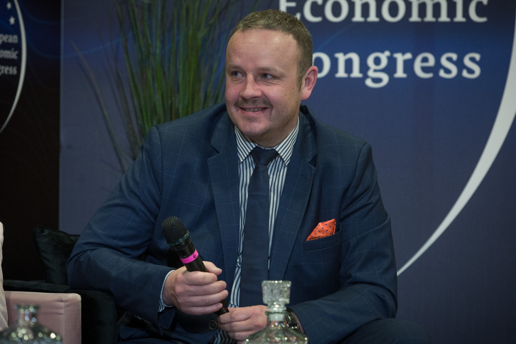 Moderator debaty Rafał Kerger (fot. PTWP)