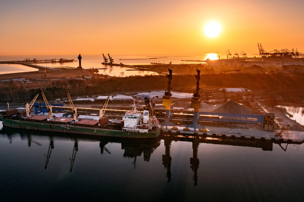Kilka statków zużywa tyle prądu co duże miasto. Port w Gdańsku nie ma wyboru