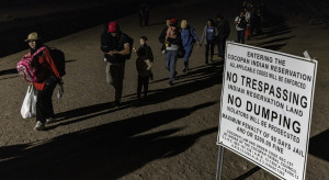 Chaos na granicy USA z Meksykiem. 60 tysięcy osób próbuje ją przekroczyć