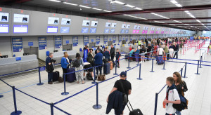 Długie kolejki na lotniskach w Wielkiej Brytanii
