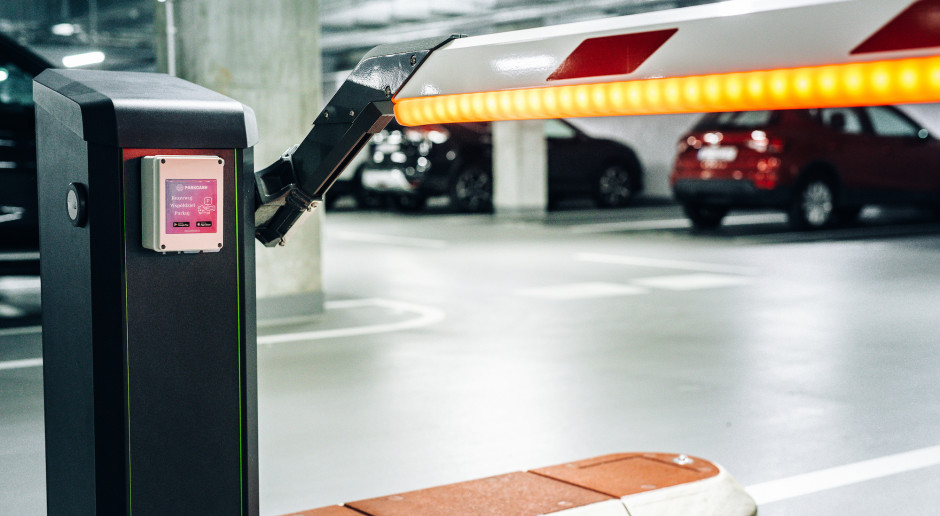 Sterownik ParkCash na parkingowym szlabanie. Fot. Materiały prasowe
