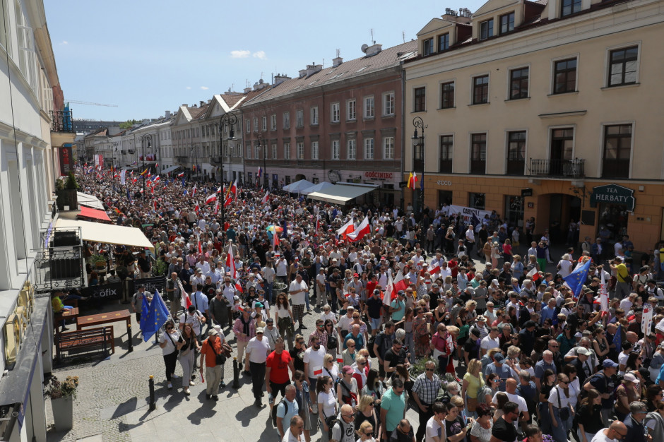 Opozycyjny Marsz Przeszedł Ulicami Warszawy 0647