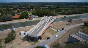 Na trasie do polskiego portu powstał obrotowy most