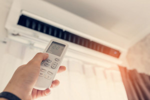 Klimatyzacja w mieszkaniu lub domu. Ile kosztuje jej założenie i użytkowanie?