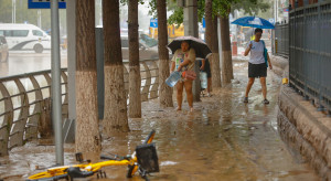 Największe opady deszczu w Pekinie od 140 lat. Zginęło co najmniej 20 osób