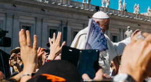 Papież apeluje o złożenie broni na świecie