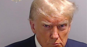 Mistrz marketingu? Donald Trump wykorzystuje zdjęcie z aresztu, by zbierać datki