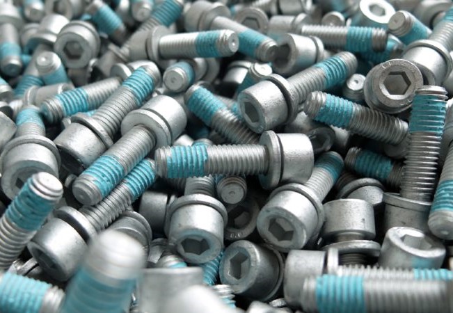 Siedem procent śrub montowanych w samochodach BMW są produkowane w zakładzie Rawlplug w Łańcucie. Fot. Rawlplug