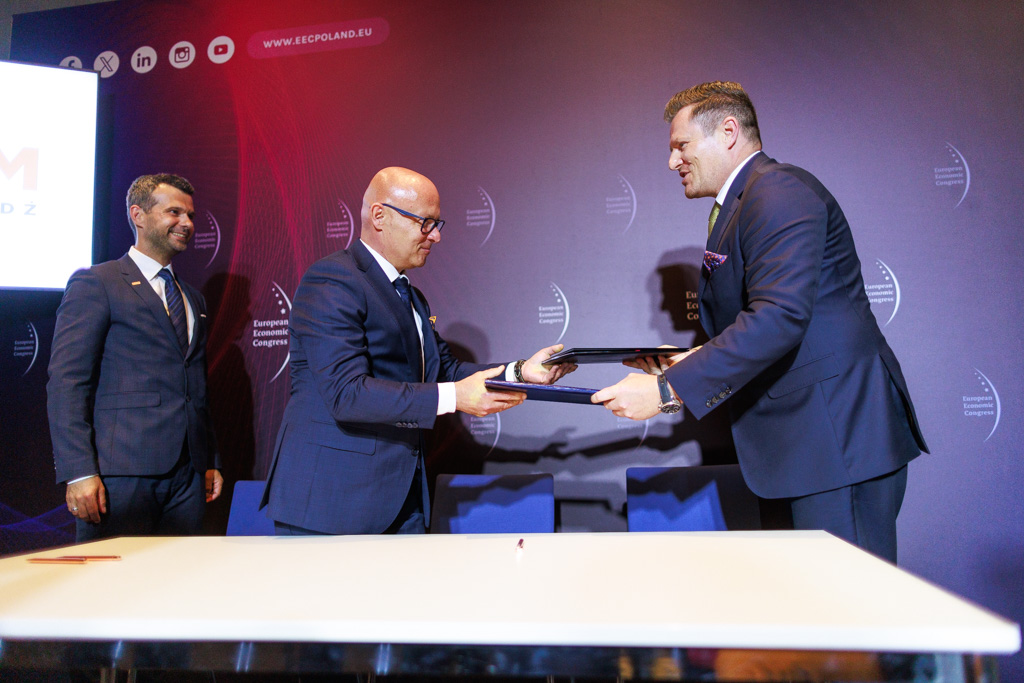 KGHM Polska Miedź oraz Agencja Rozwoju Przemysłu (ARP) podpisały list intencyjny zakładający współpracę w obszarze odnawialnych źródeł energii oraz wsparcia transformacji energetycznej (fot. PTWP)