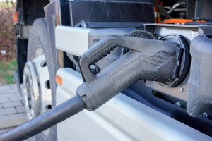 Dekarbonizacja transportu przez elektryfikację. "Traktuję to w kategoriach żartu"