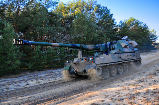 Huta Stalowa Wola, producent nowoczesnych systemów artyleryjskich, takich jak armatohaubica Krab, fot. HSW