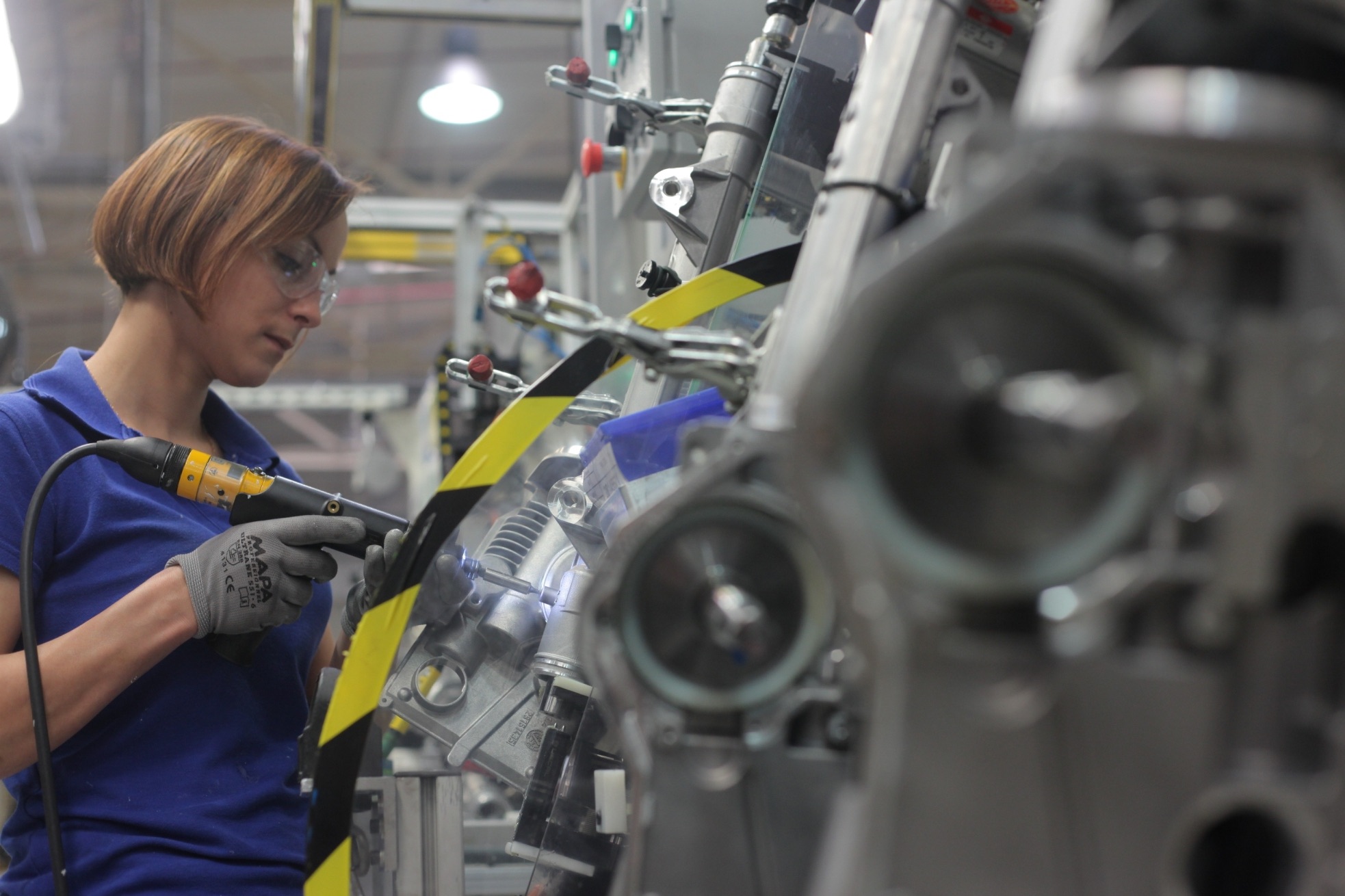 Przemysł motoryzacyjny to w Europie pole szczególnie ostrej walki konkurencyjnej. Ochronę unijnego rynku komplikują liczne globalne powiązania koncernów. Fotografia ilustracyjna (fot. Nexteer/mat. pras.)