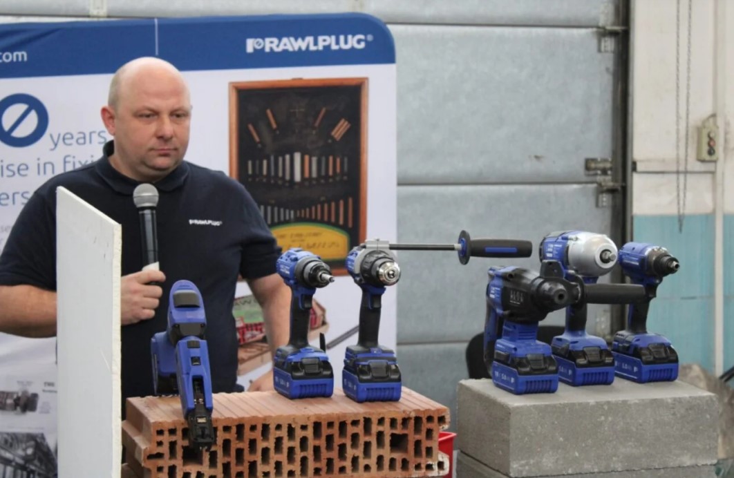 Szkolnictwo średnie wypuszcza zbyt mało techników i innych fachowców w stosunku do potrzeb - wskazuje Radosław Koelner. Fot. Rawlplug