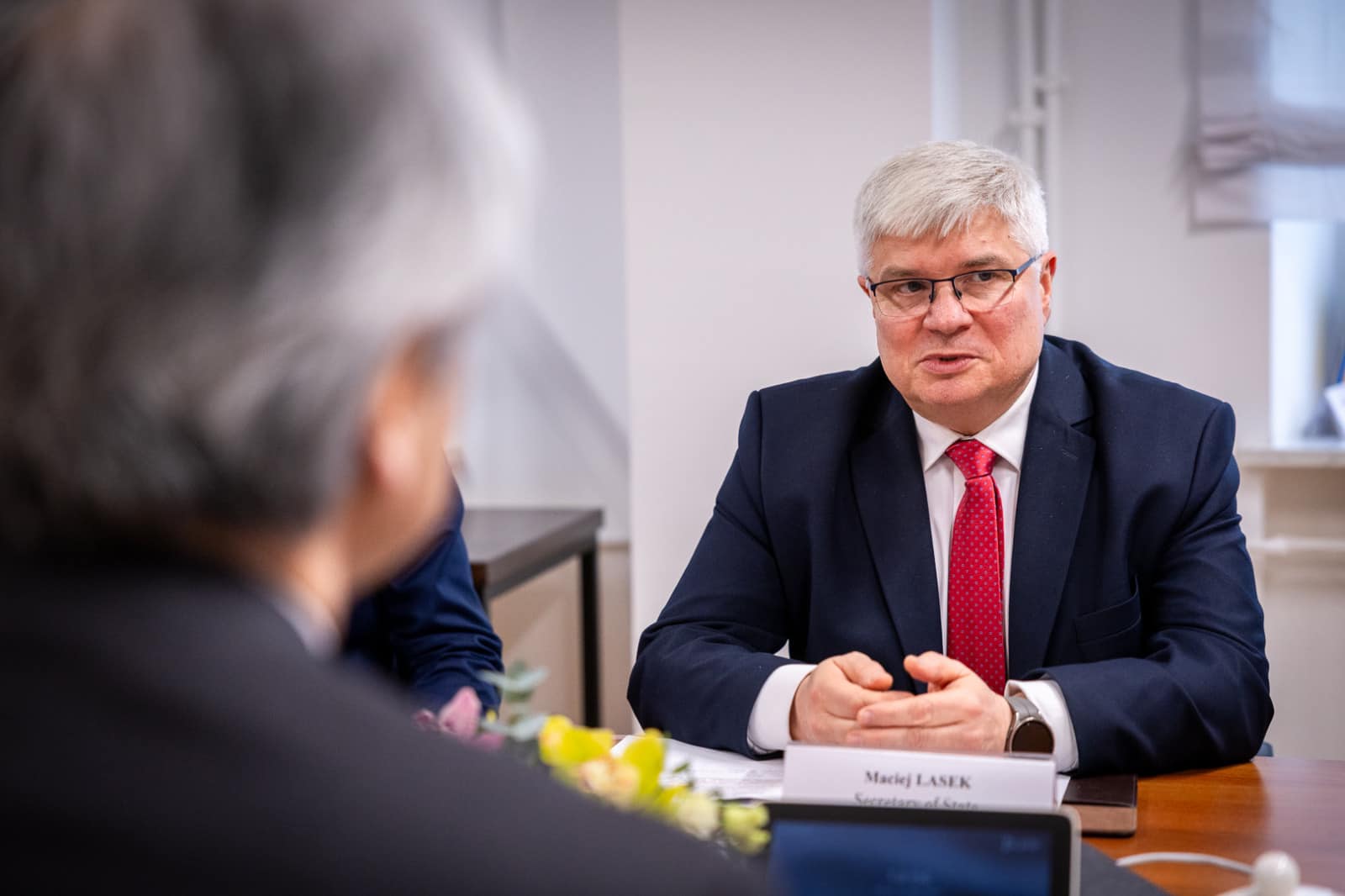 Chodzi o liczbę operacji w ciągu tygodnia. Na początku mogłyby to być 2-3 operacje tygodniowo przeniesione do tych dwóch lotnisk - powiedział  wiceminister infrastruktury Maciej Lasek (Fot. Ministerstwo Infrastruktury)