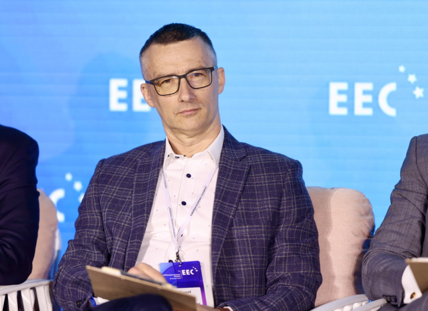 Paweł Jurek z Dagma Bezpieczeństwo IT uważa, że pozytywnym zjawiskiem jest przyjmowanie przez Polskę kolejnych regulacji dotyczących bezpieczeństwa cyfrowego. Fot. PTWP