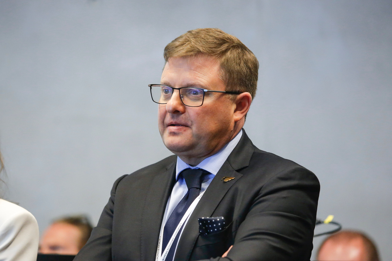 Polityka ma wpływ na biznes. Tak uważa Bartłomiej Babuśka. Fot. PTWP