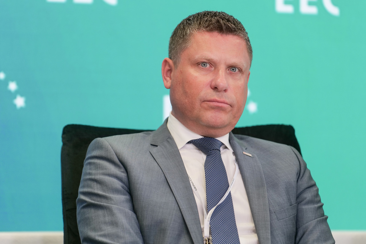 - La situazione geopolitica è favorevole alla localizzazione degli investimenti in Europa - afferma Łukasz Gwiazdowski, vicepresidente del consiglio di amministrazione dell'Agenzia polacca per gli investimenti e il commercio. Foto. PTWP
